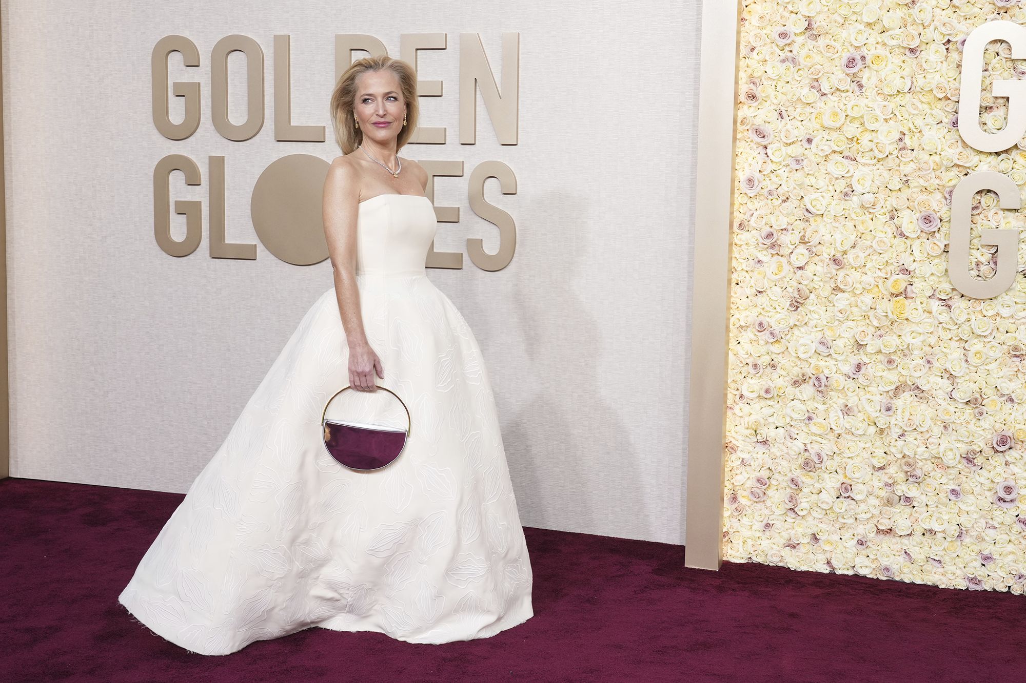 Gillian Anderson Dazzling Golden Globes Dress: A Closer Look